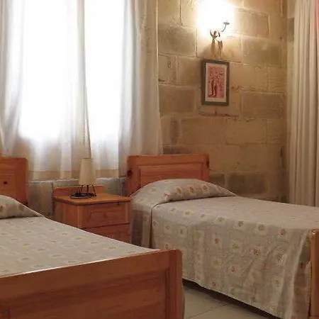 Villa Razzett Ta Pawlu Għarb